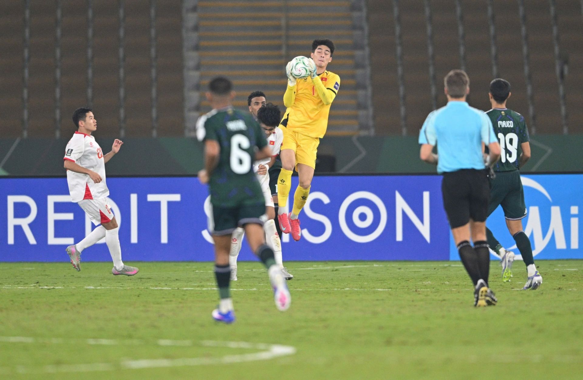 Thủ m&ocirc;n Trung Ki&ecirc;n thi đấu xuất sắc trong trận gặp Arab Saudi.