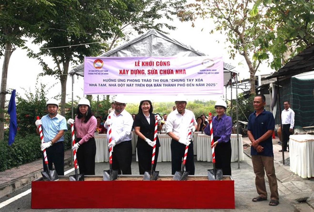 Trong năm 2025, MTTQ Việt Nam c&aacute;c cấp đ&atilde; quan t&acirc;m đến việc x&oacute;a nh&agrave; dột, nh&agrave; tạm cho người d&acirc;n.