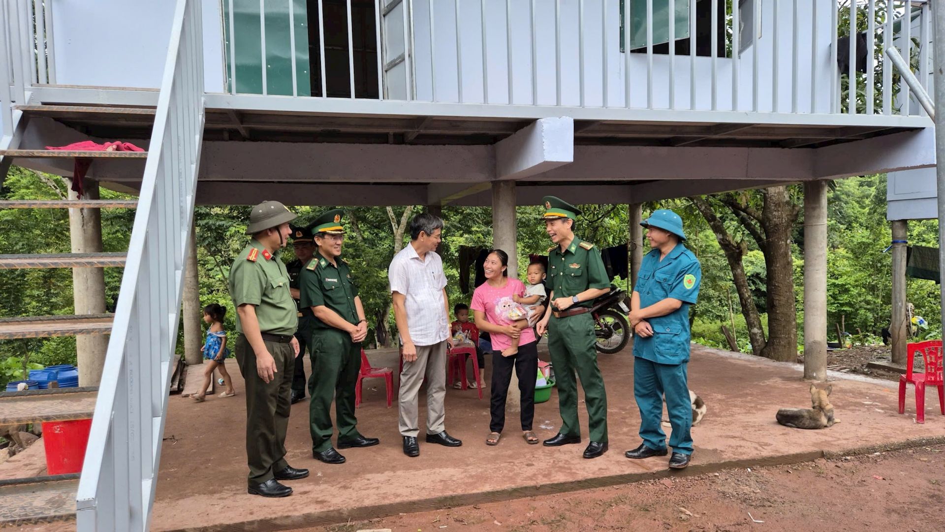 Đời sống người d&acirc;n x&atilde; Trường Sơn sẽ được đảm bảo từ những căn nh&agrave; khang trang n&agrave;y.