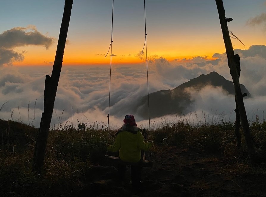 X&iacute;ch đu giữa biển m&acirc;y - điểm check-in ấn tượng.