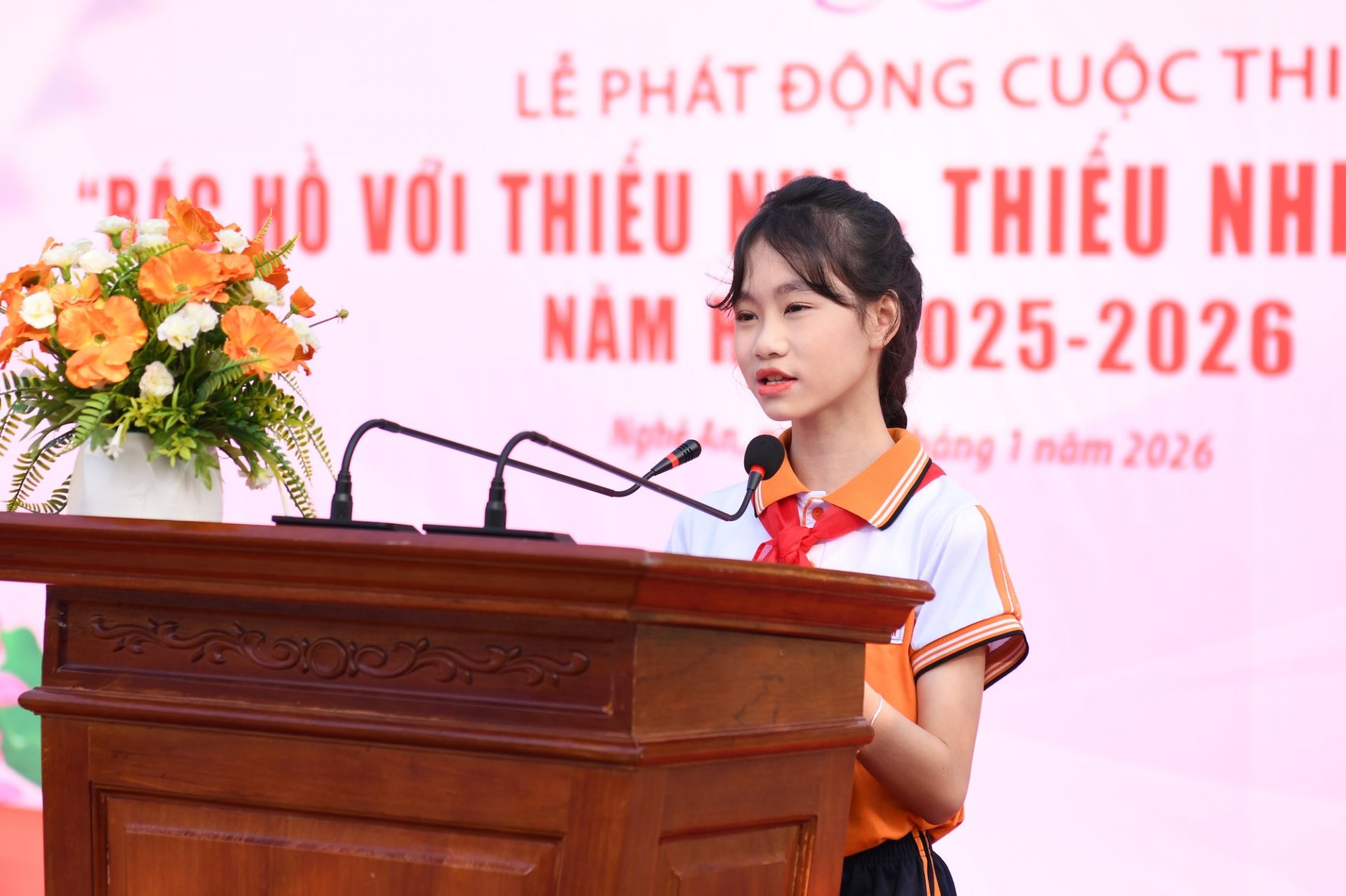 Em Nguyễn Ho&agrave;ng H&agrave; My chia sẻ những t&igrave;nh cảm của thiếu nhi d&agrave;nh cho B&aacute;c Hồ.