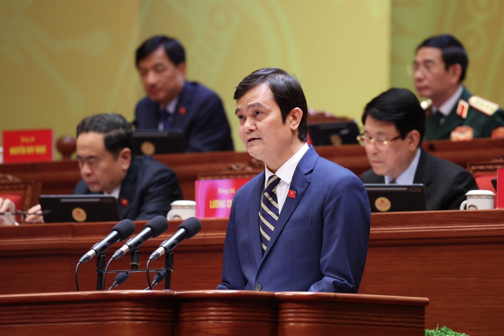 Anh B&ugrave;i Quang Huy, B&iacute; thư thứ nhất Trung ương Đo&agrave;n TNCS Hồ Ch&iacute; Minh tr&igrave;nh b&agrave;y tham luận tại Đại hội XIV của Đảng chiều 21/1.