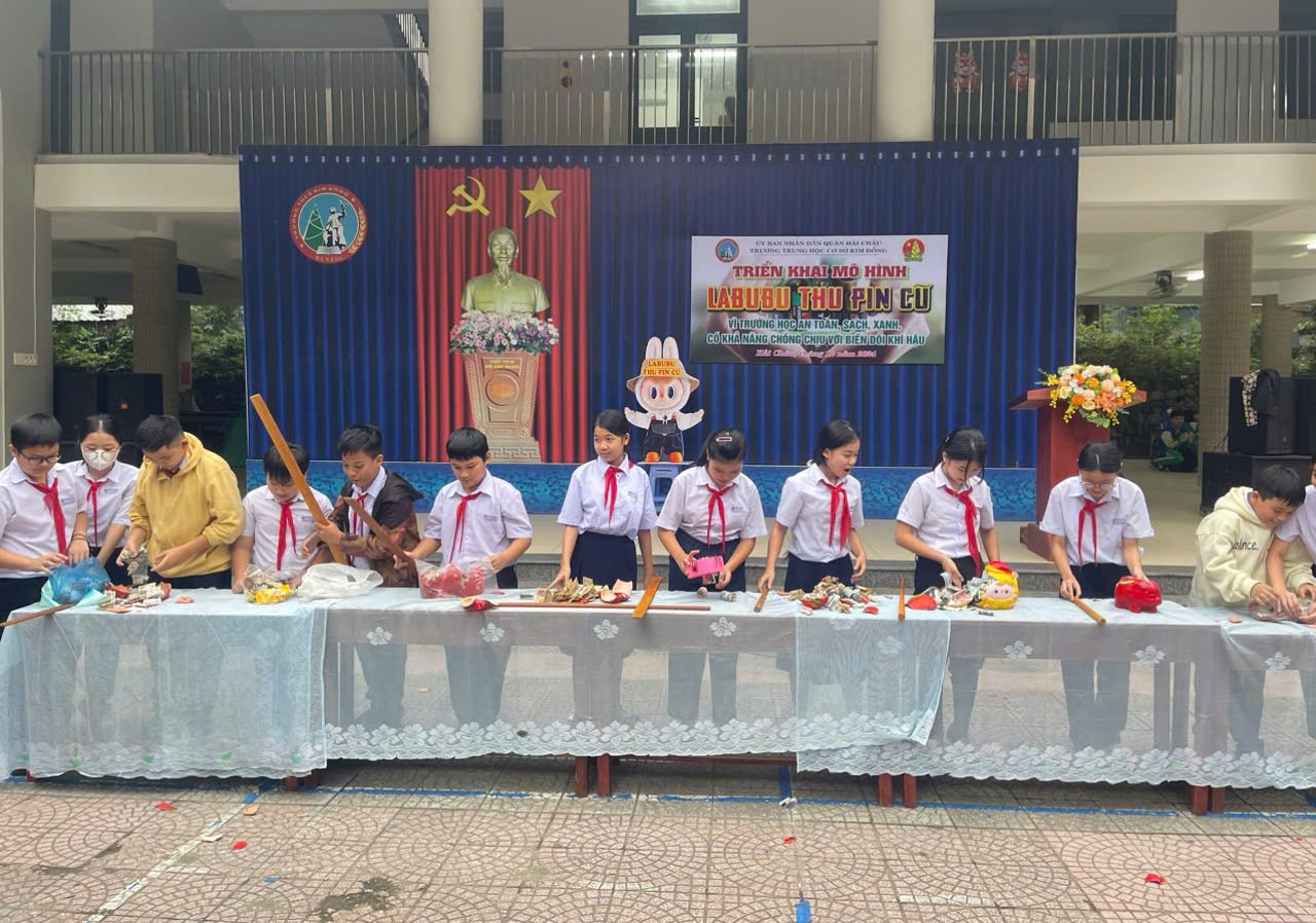 Phong tr&agrave;o nu&ocirc;i heo đất gi&uacute;p đỡ bạn b&egrave; được học sinh hưởng ứng nhiệt t&igrave;nh.