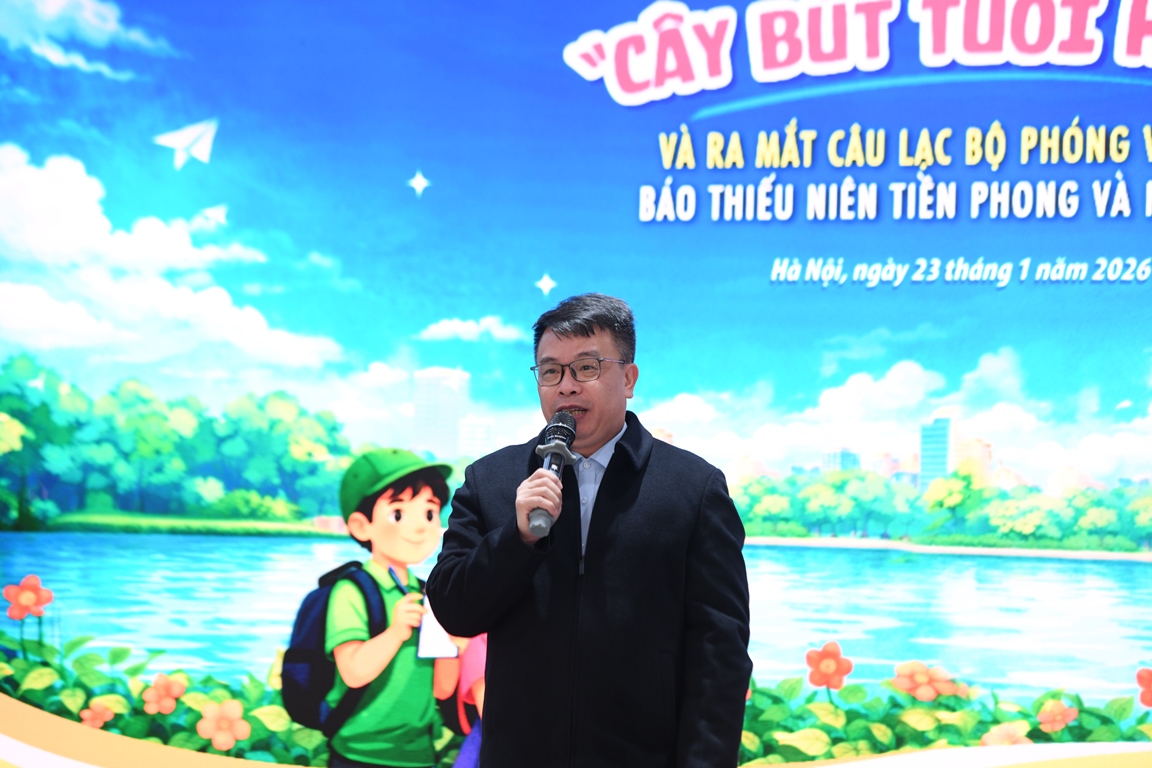 Nh&agrave; văn, nh&agrave; b&aacute;o Nguyễn Phan Khu&ecirc; &ndash; Tổng Bi&ecirc;n tập b&aacute;o Thiếu ni&ecirc;n Tiền phong v&agrave; Nhi đồng, Trưởng Ban Tổ chức cuộc thi ph&aacute;t biểu khai mạc chương tr&igrave;nh.