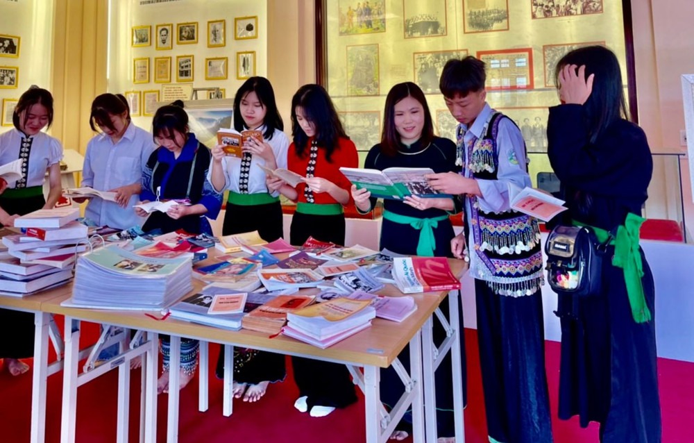 Dự thảo tạo điều để học sinh c&aacute;c trường nội tr&uacute; y&ecirc;n t&acirc;m học tập.