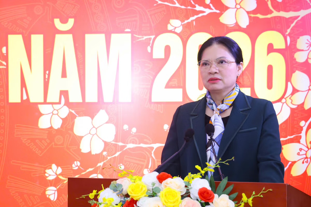 Ph&oacute; Chủ tịch - Tổng Thư k&yacute; H&agrave; Thị Nga ph&aacute;t biểu tại cuộc gặp mặt.