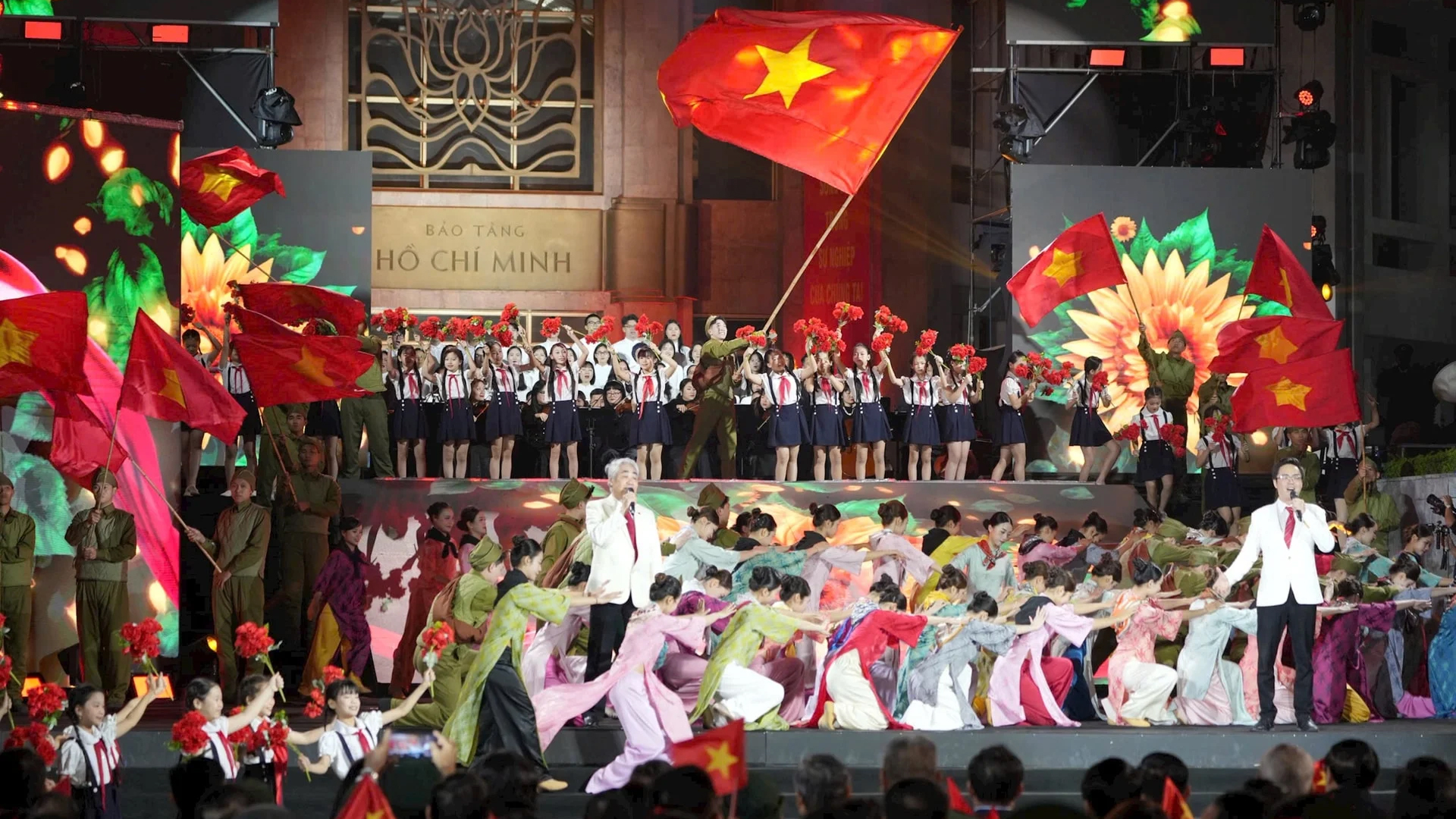 Tiết mục nghệ thuật biểu diễn trong chương tr&igrave;nh tại điểm cầu H&agrave; Nội.