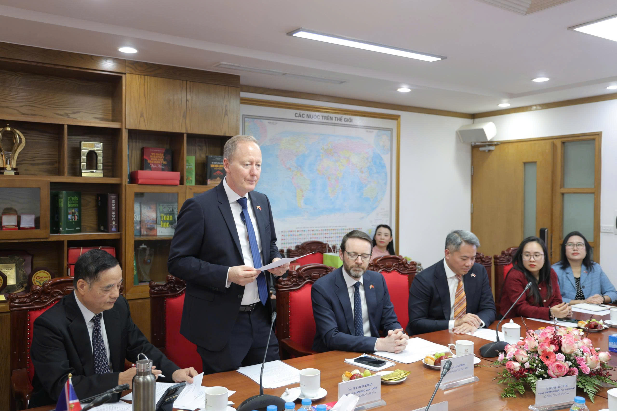 &Ocirc;ng Peter Burman &ndash; Chủ tịch Tập đo&agrave;n, Gi&aacute;m đốc điều h&agrave;nh Tập đo&agrave;n Efekta Education ph&aacute;t biểu tại buổi lễ.