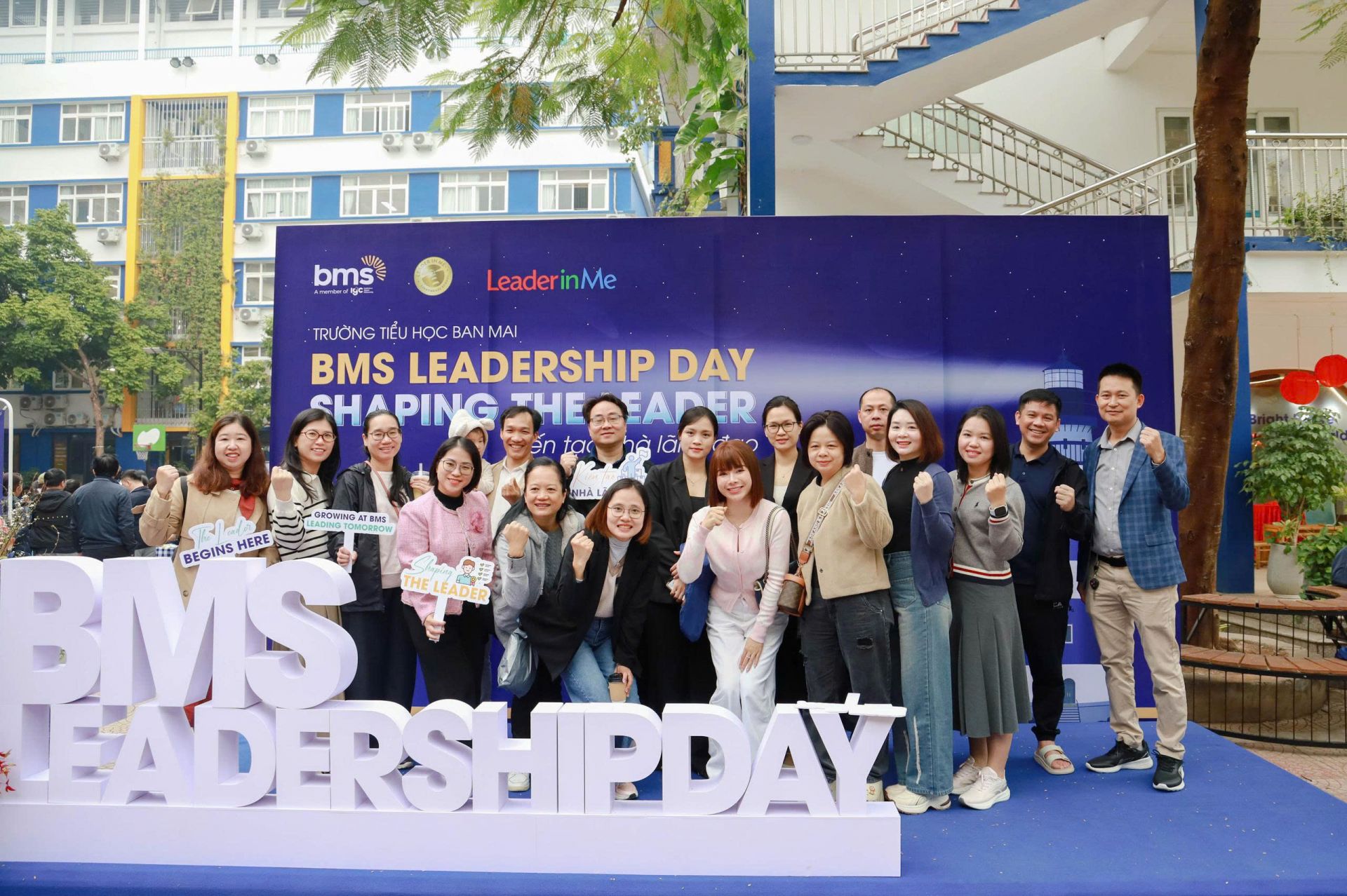 Những h&igrave;nh ảnh ghi lại kỷ niệm đặc biệt của học sinh, thầy c&ocirc; v&agrave; phụ huynh tại chương tr&igrave;nh.