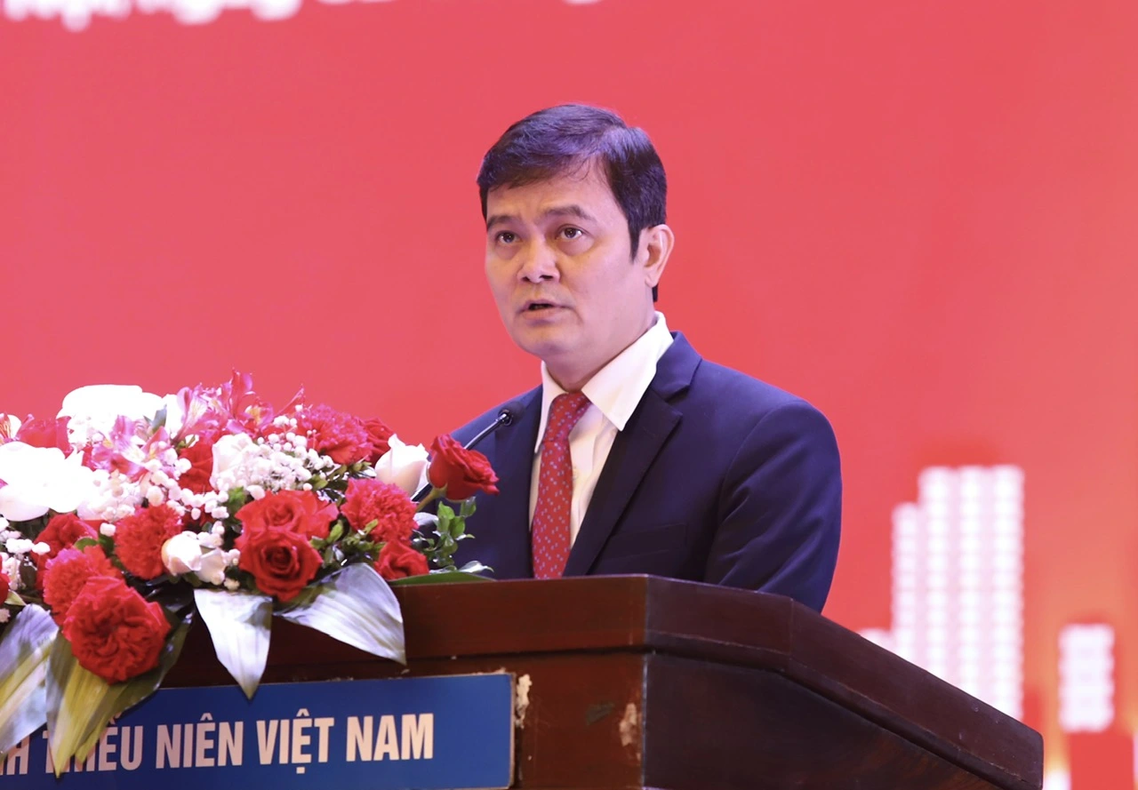 Anh B&ugrave;i Quang Huy đọc diễn văn kỷ niệm tại chương tr&igrave;nh.