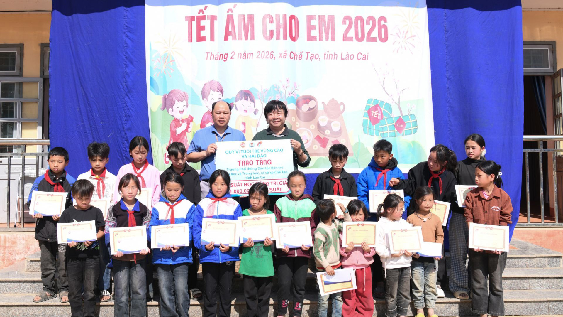 "Tết ấm cho em" đến với học sinh vùng cao xã Chế Tạo