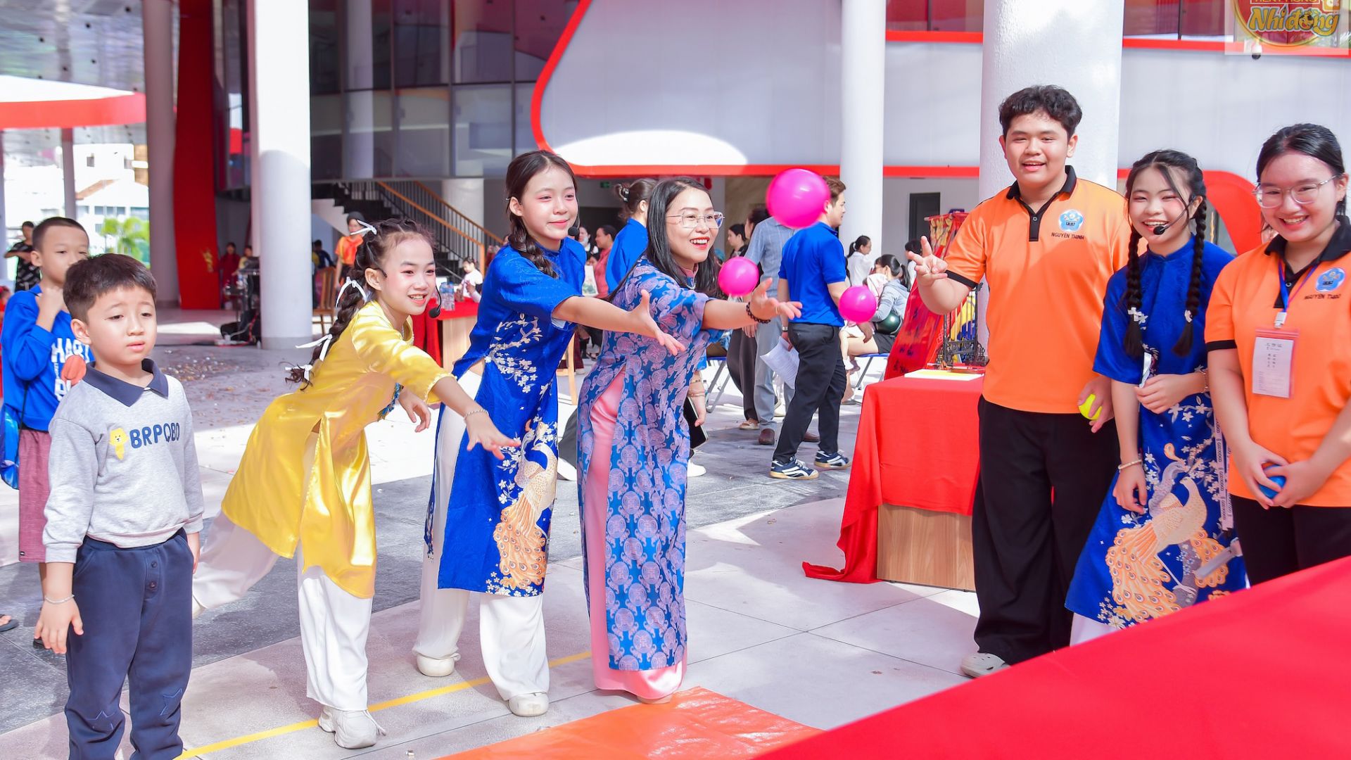 Thiếu nhi Khánh Hòa vui "Chợ hoa Xuân 2026" - Báo Thiếu niên Tiền phong và Nhi đồng