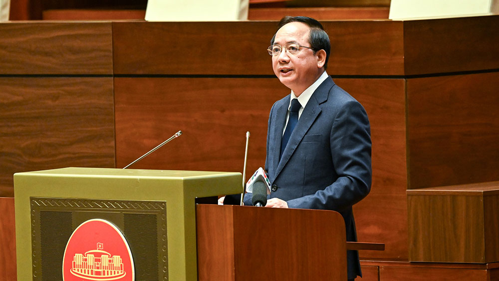 B&aacute;c Trịnh Văn Quyết, Ủy vi&ecirc;n Bộ Ch&iacute;nh trị, B&iacute; thư Trung ương Đảng, Trưởng ban Tuy&ecirc;n gi&aacute;o v&agrave; D&acirc;n vận Trung ương tr&igrave;nh b&agrave;y chuy&ecirc;n đề tại hội nghị. 