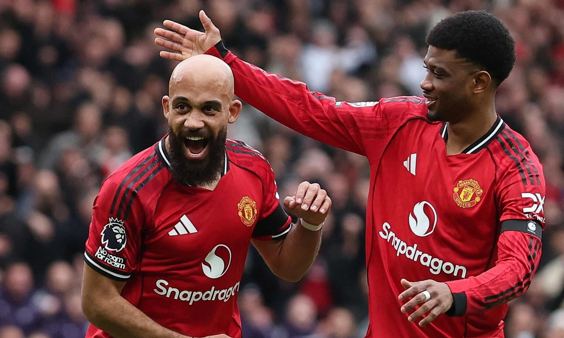 Mbeumo (tr&aacute;i) ăn mừng b&agrave;n thắng mở tỷ số cho Man Utd.