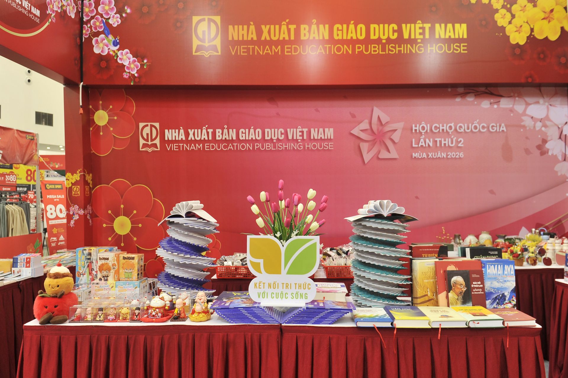 To&agrave;n cảnh gian h&agrave;ng của Nh&agrave; xuất bản Gi&aacute;o dục Việt Nam tại Hội chợ M&ugrave;a Xu&acirc;n 2026.