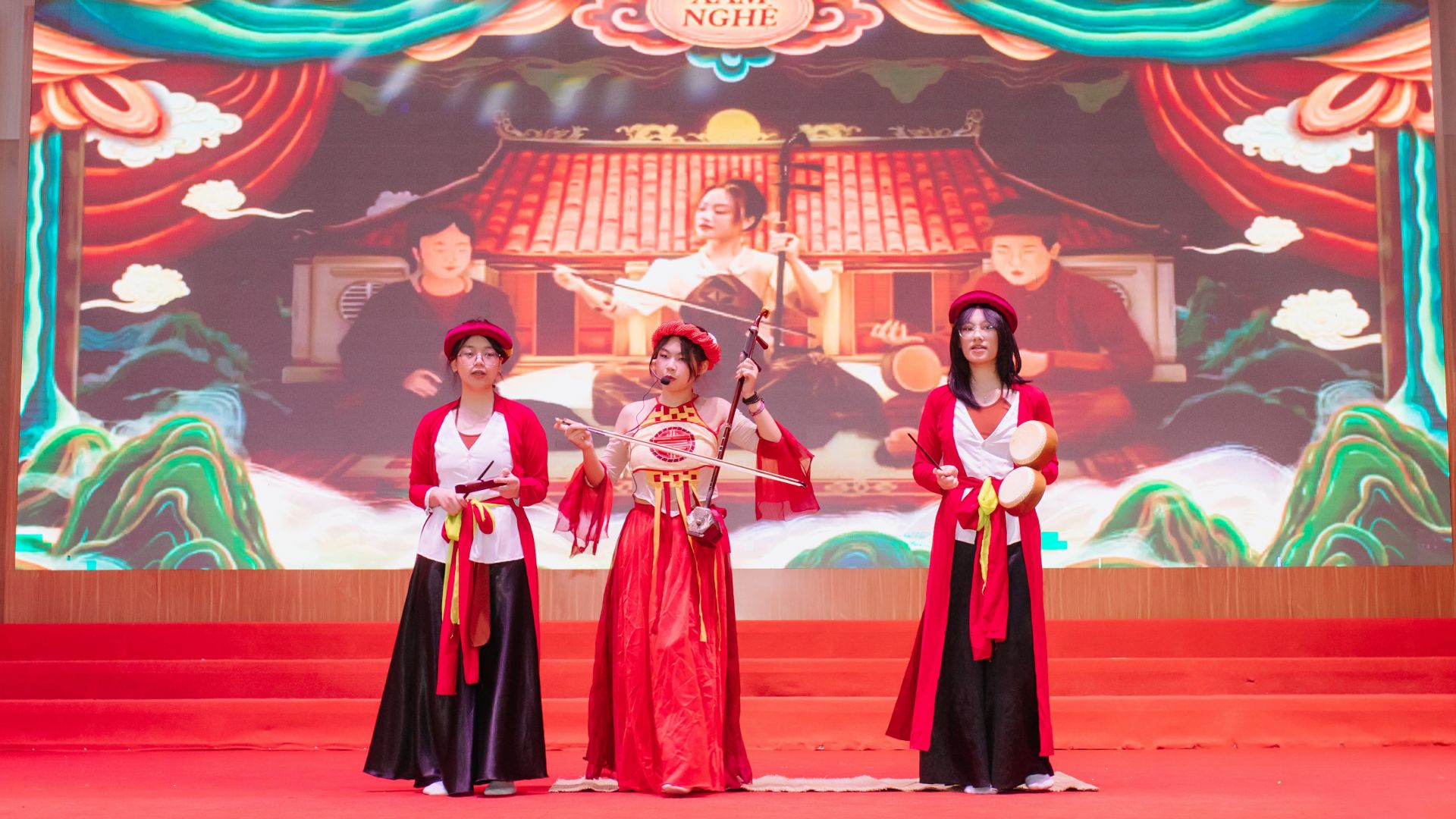 Về miền di sản: Hành trình rực rỡ để yêu hơn Tổ quốc mình