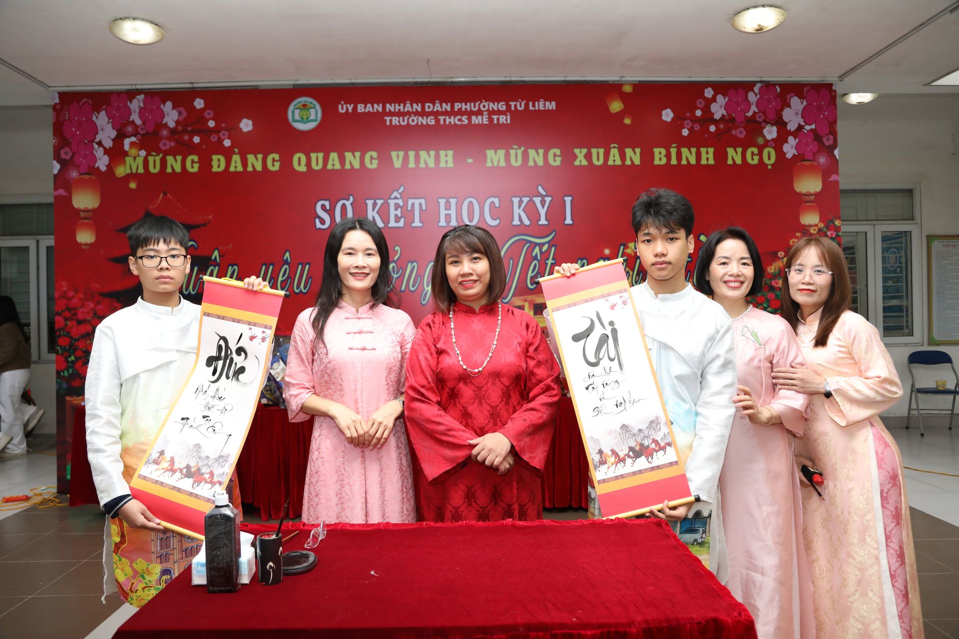 Xin chữ đầu năm, n&eacute;t đẹp trong văn h&oacute;a Việt.