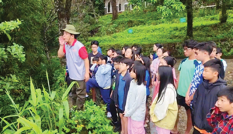 B&aacute;c Trương Cảm truyền cảm hứng y&ecirc;u thi&ecirc;n nhi&ecirc;n
v&agrave; giữ g&igrave;n m&ocirc;i trường tự nhi&ecirc;n.