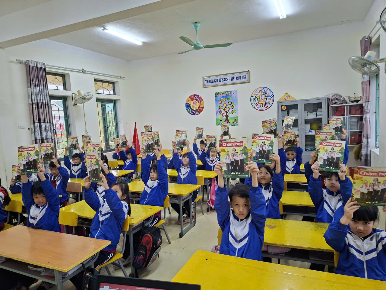 &ldquo;M&oacute;n qu&agrave;&rdquo; chờ đợi mỗi tuần dưới m&aacute;i trường