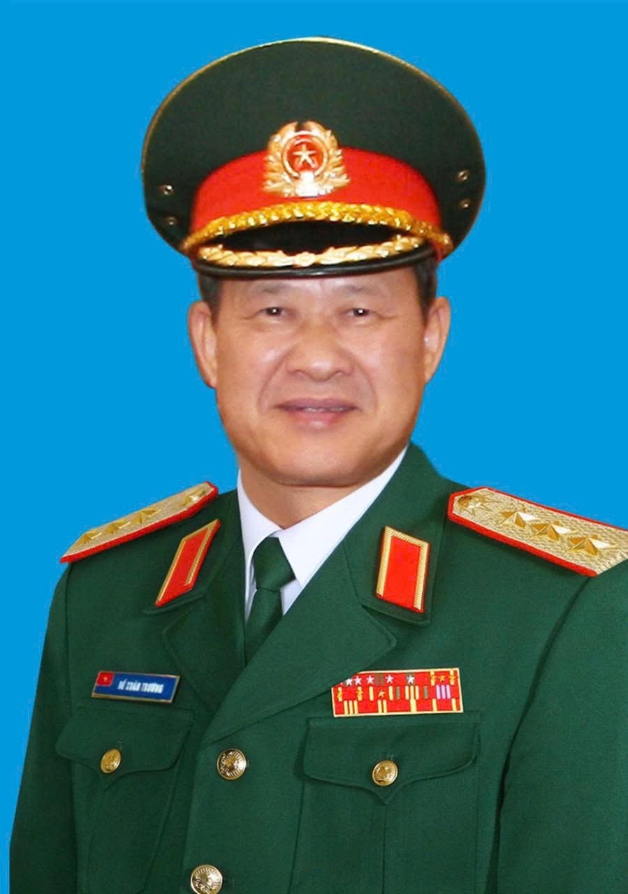 &Ocirc;ng Bế Xu&acirc;n Trường - Ph&oacute; Chủ tịch UBTƯ MTTQ Việt Nam, B&iacute; thư Đảng ủy, Chủ tịch Hội Cựu Chiến binh Việt Nam.