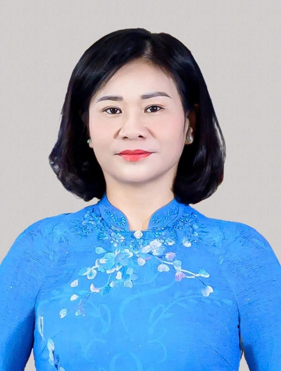 B&agrave; Nguyễn Thị Tuyến - Ủy vi&ecirc;n Trung ương Đảng, Ph&oacute; Chủ tịch UBTƯ MTTQ Việt Nam, B&iacute; thư Đảng ủy, Chủ tịch Hội Li&ecirc;n hiệp Phụ nữ Việt Nam.