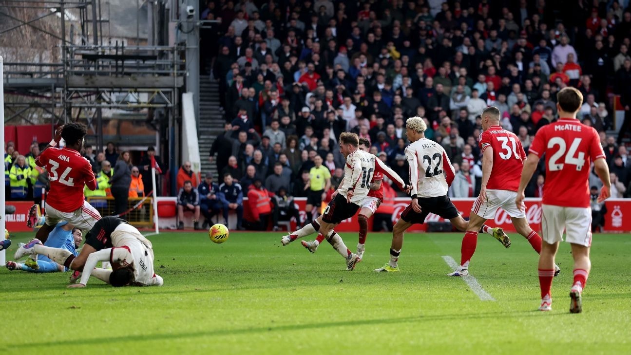 Mac Allister (số 10) đệm b&oacute;ng ghi b&agrave;n ở trận gặp Nottingham Forest.
