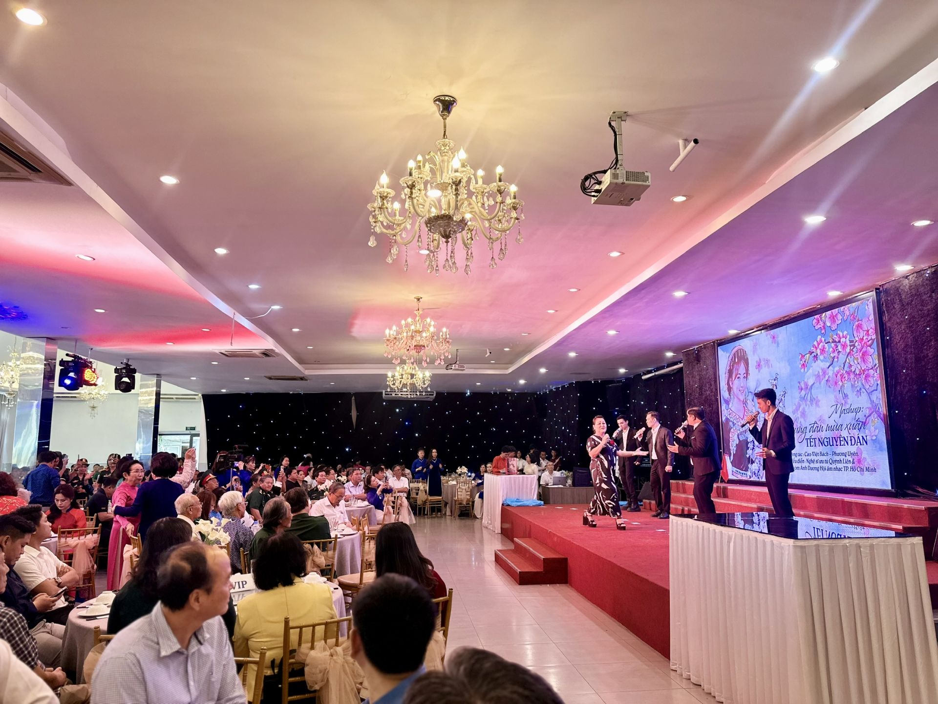 Buổi họp mặt đầu năm đầy ấm &aacute;p của CLB &ldquo;V&igrave; Ho&agrave;ng Sa - Trường Sa th&acirc;n y&ecirc;u&rdquo;. 