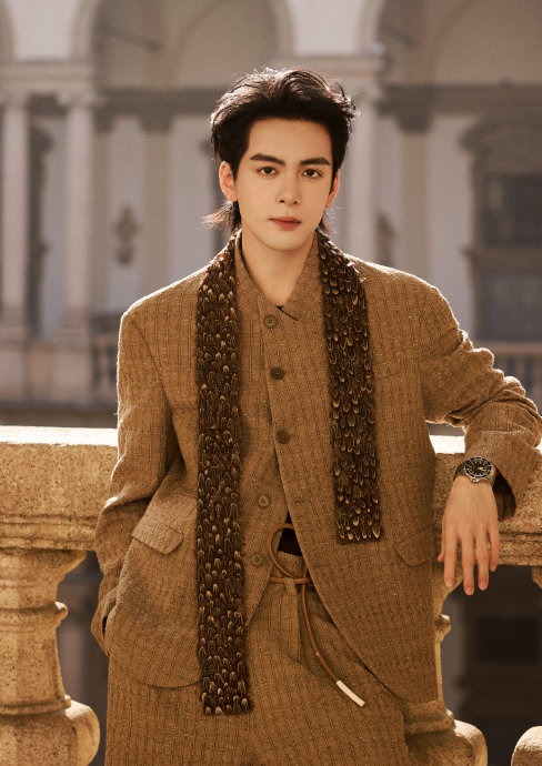 Tăng Thuấn Hy xuất hiện lịch l&atilde;m tại &Yacute;. 