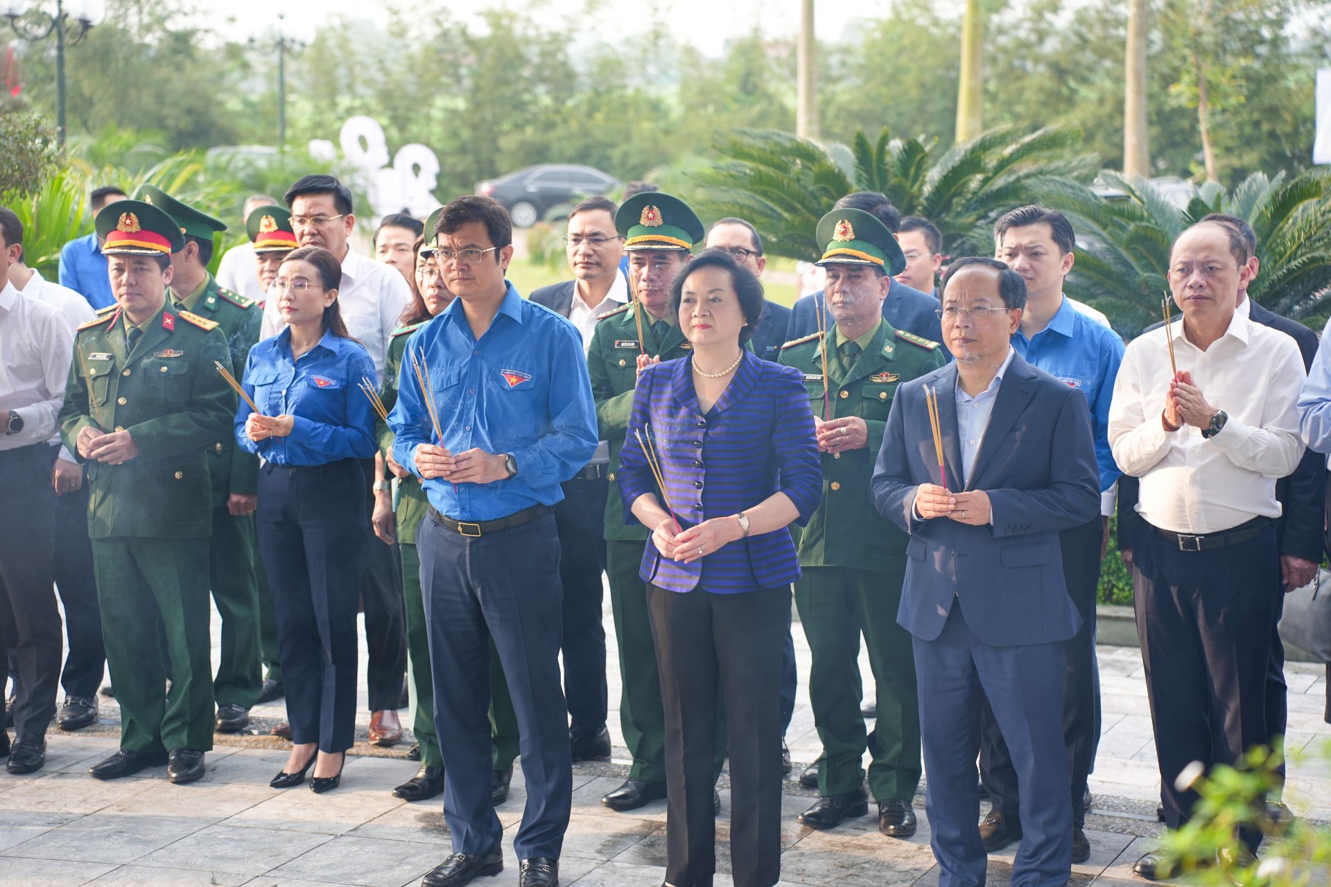  l&atilde;nh đạo Đảng, Nh&agrave; nước, c&aacute;c Bộ, Ban, ng&agrave;nh Trung ương c&ugrave;ng l&atilde;nh đạo tỉnh H&agrave; Tĩnh