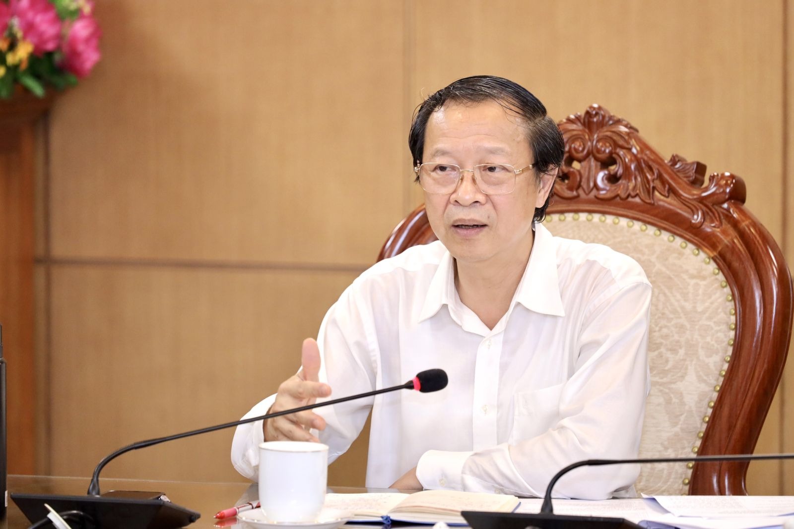 Thứ trưởng Thường trực Bộ GDĐT Phạm Ngọc Thưởng ph&aacute;t biểu tại phi&ecirc;n họp.