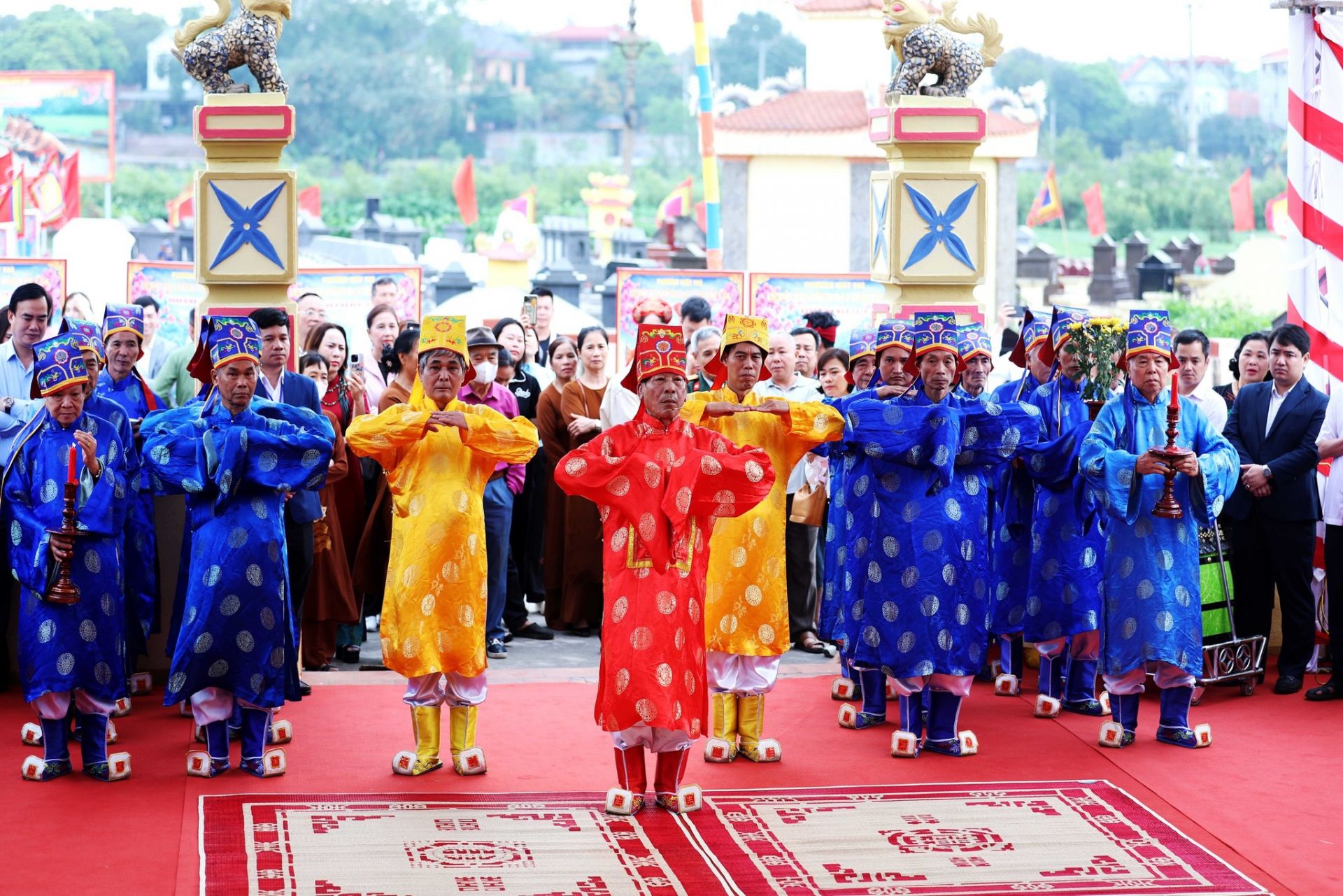 Phần Lễ diễn ra trang trọng.