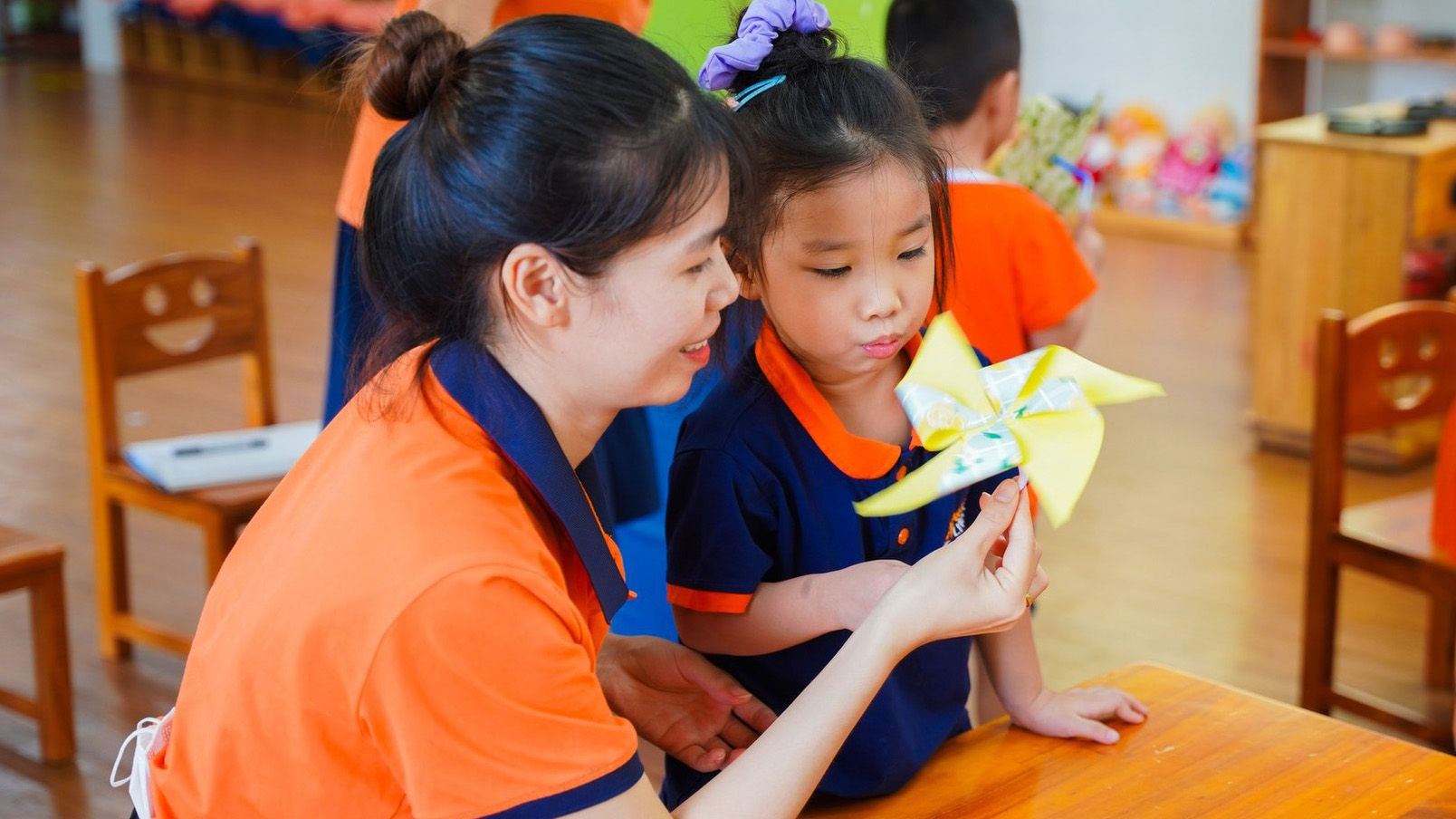 Lần đầu tiên có quy định về nội dung giảng dạy của giáo viên Mầm non