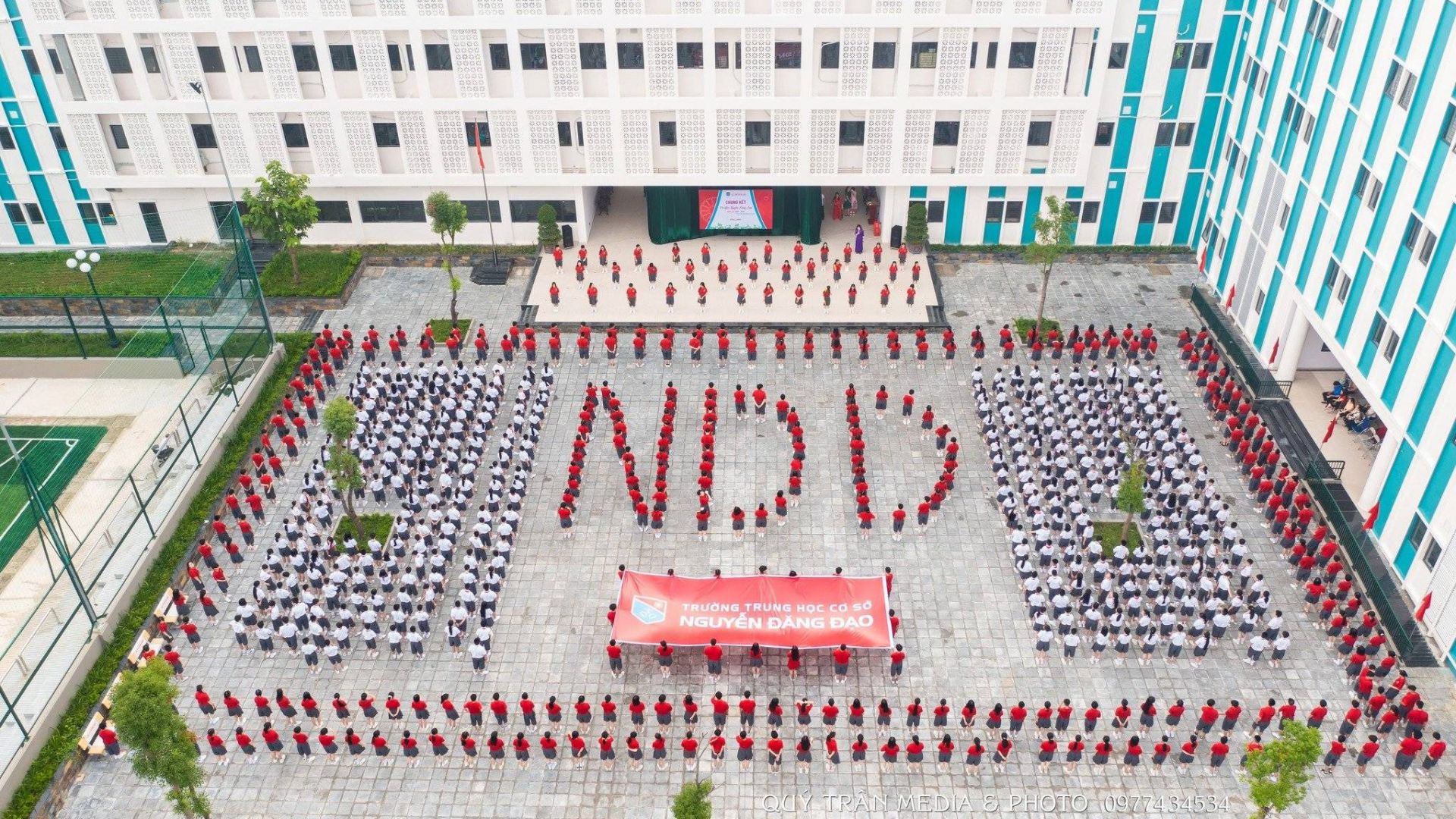 Mùa Xuân ghé thăm trường