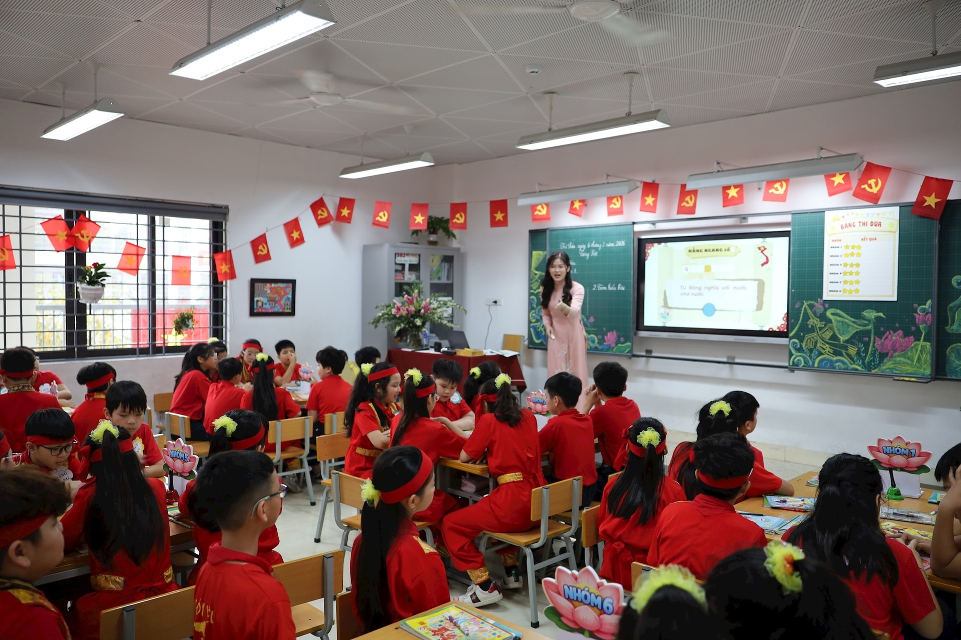 Tiết học Tiếng Việt của c&ocirc; Đo&agrave;n Thị Mỹ Duy&ecirc;n khiến kh&ocirc;ng kh&iacute; lớp học trở n&ecirc;n s&ocirc;i nổi.