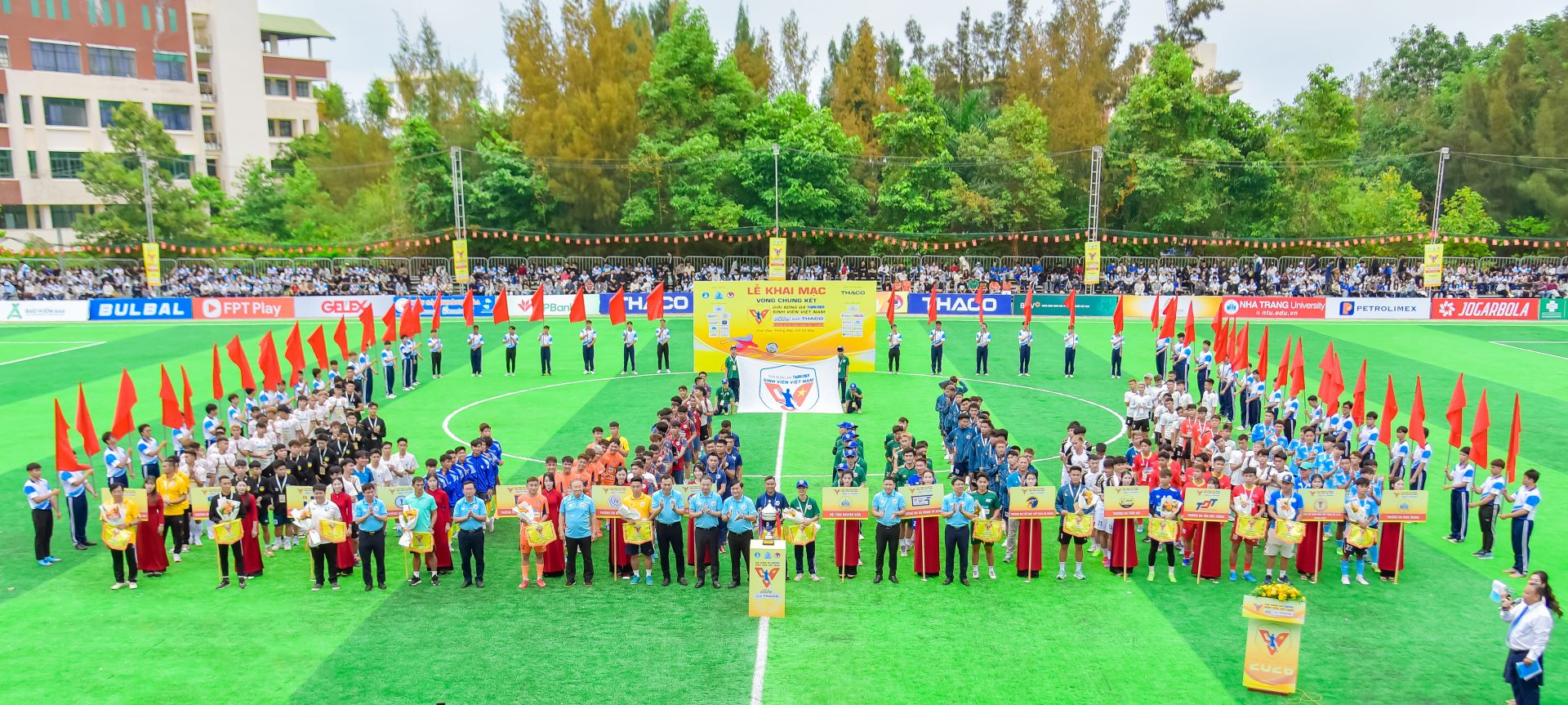 Giải đấu năm nay c&oacute; sự g&oacute;p mặt của 12 đội b&oacute;ng.