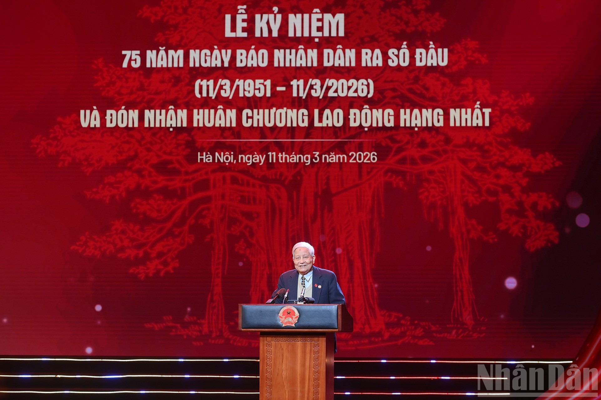 Nh&agrave; b&aacute;o l&atilde;o th&agrave;nh H&agrave; Đăng, nguy&ecirc;n Tổng Bi&ecirc;n tập B&aacute;o Nh&acirc;n D&acirc;n ph&aacute;t biểu cảm nghĩ tại buổi lễ.
