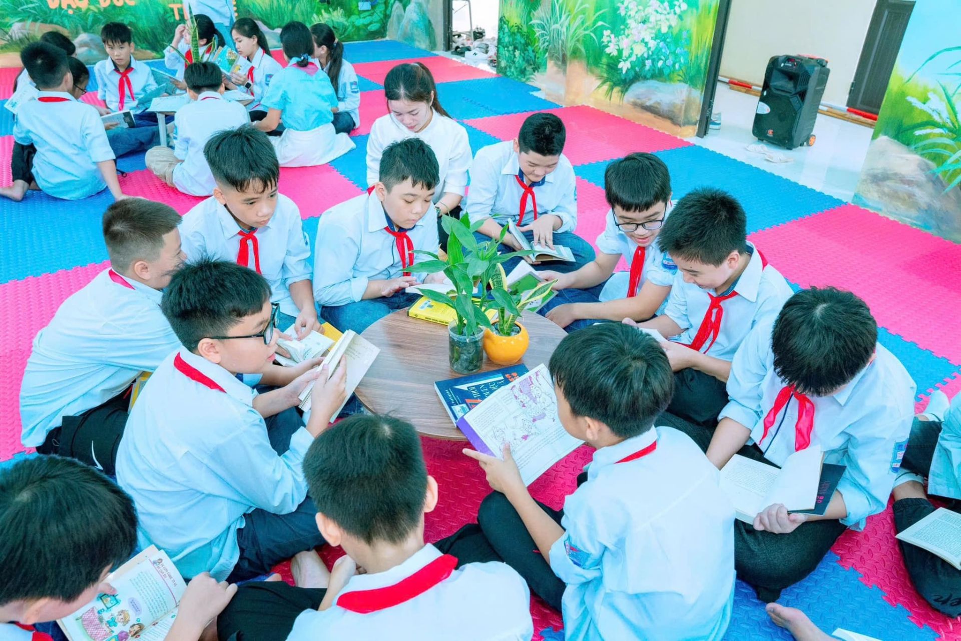 Niềm say m&ecirc; v&agrave; t&iacute;ch cực trong học tập của c&aacute;c bạn học sinh trường THCS L&ecirc; Qu&yacute; Đ&ocirc;n.