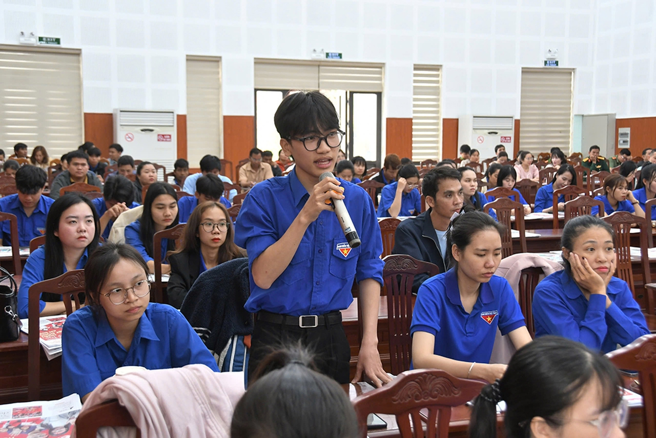 Nhiều vấn đề của thanh ni&ecirc;n miền n&uacute;i cần cầu nối của những ứng cử vi&ecirc;n trẻ.