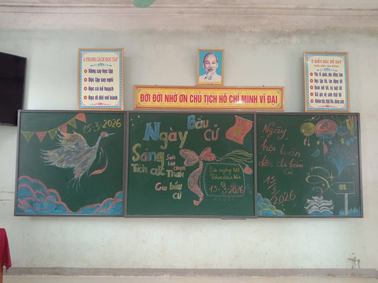 Tranh phần của c&ocirc; v&agrave; tr&ograve; trường THCS Phan Đăng Lưu (x&atilde; Y&ecirc;n Th&agrave;nh, tỉnh Nghệ An) hưởng ứng ng&agrave;y bầu cử.