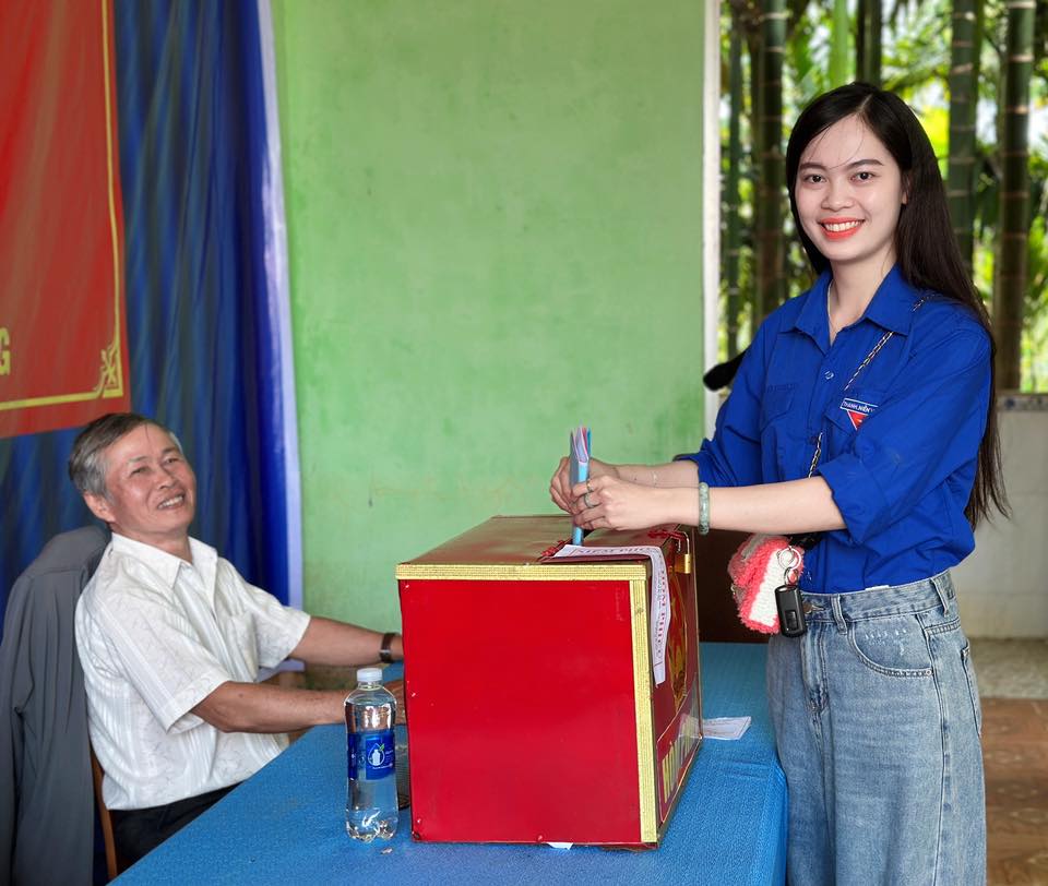 C&ugrave;ng với nh&acirc;n d&acirc;n cả nước, đo&agrave;n vi&ecirc;n, thanh ni&ecirc;n đ&atilde; thực hiện bỏ phiếu bầu ra những đại biểu đủ đức, đủ t&agrave;i tham gia Quốc hội kh&oacute;a XVI v&agrave; HĐND c&aacute;c cấp, nhiệm kỳ 2026-2031.