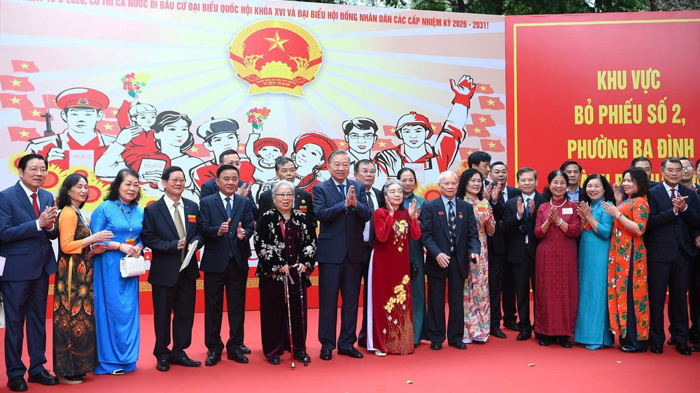 Lãnh đạo Đảng, Nhà nước cùng cử tri cả nước bỏ phiếu bầu đại biểu Quốc hội khóa XVI và đại biểu HĐND các cấp