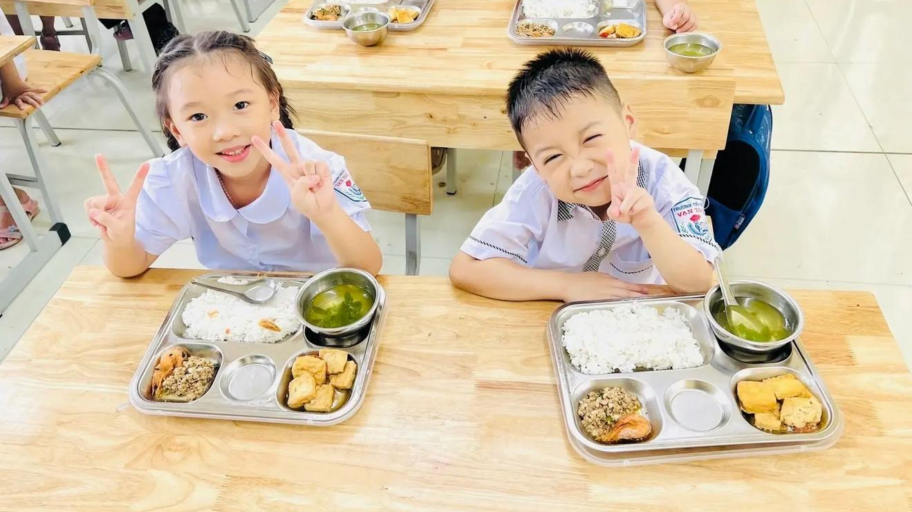 Hà Nội ban hành quy trình 10 bước tổ chức bữa ăn bán trú cho học sinh