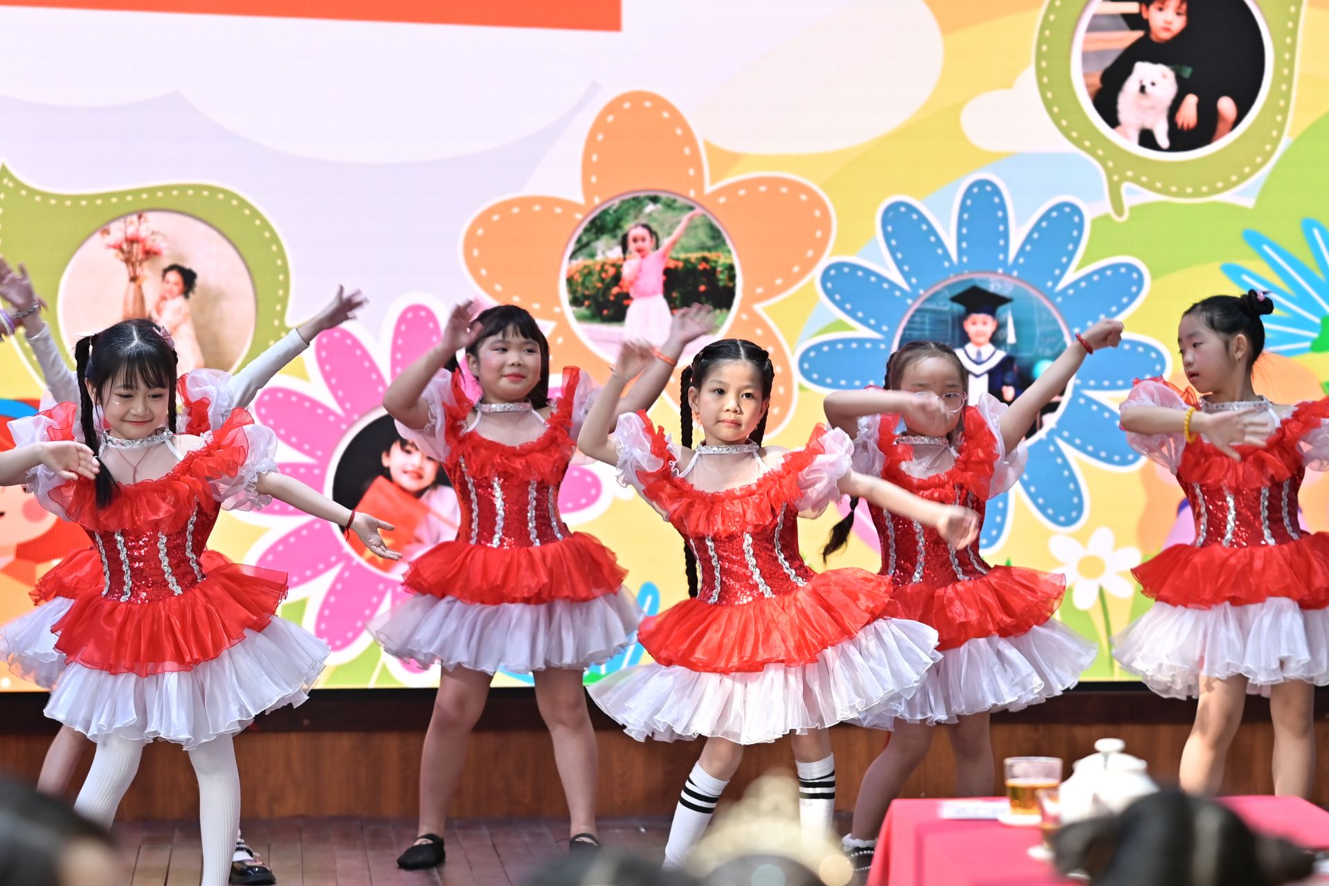 Tiết mục văn nghệ l&agrave;m khuấy động kh&ocirc;ng kh&iacute; Hội thi.