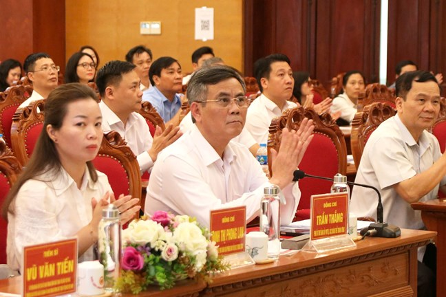  Ph&oacute; B&iacute; thư Đảng ủy MTTQ, c&aacute;c đo&agrave;n thể Trung ương Trần Thắng c&ugrave;ng đại biểu tham dự Hội nghị