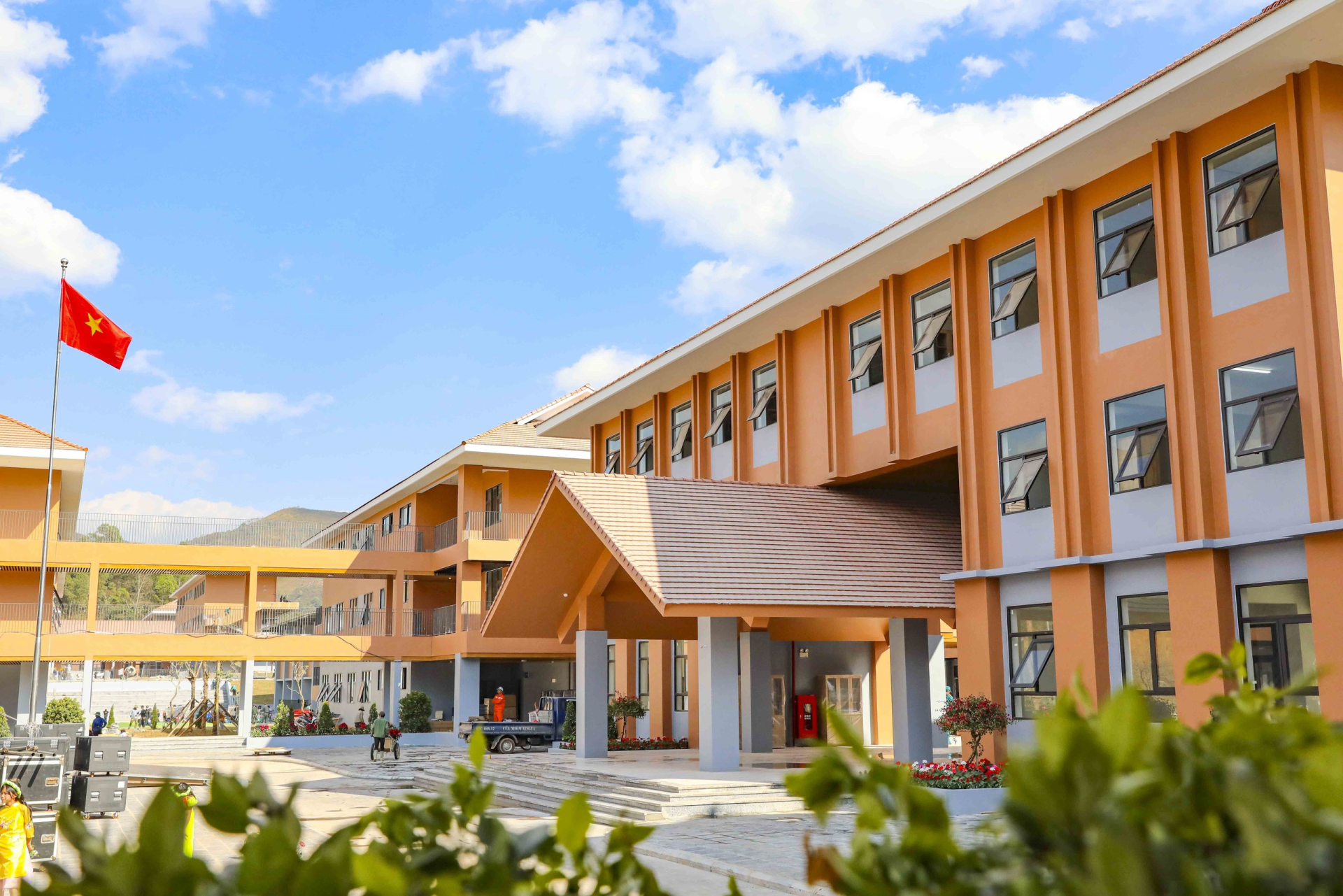 Trường phổ th&ocirc;ng nội tr&uacute; cấp tiểu học v&agrave; trung học cơ sở Si Pa Ph&igrave;n được đưa vào sử dụng vào cu&ocirc;́i tháng 1/2026.