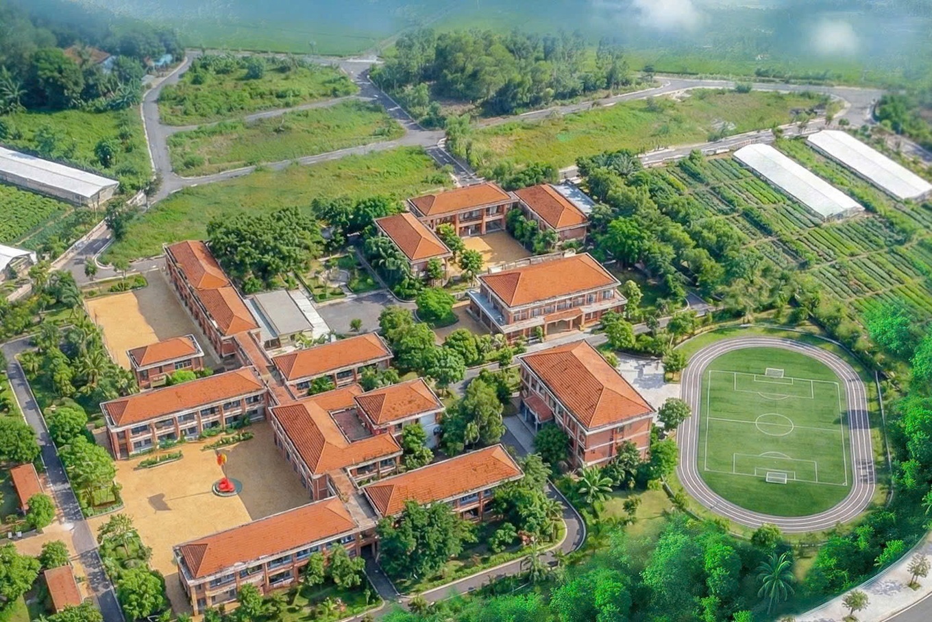 121 trường ph&ocirc;̉ th&ocirc;ng n&ocirc;̣i trú li&ecirc;n c&acirc;́p ti&ecirc;̉u học và THCS được khởi c&ocirc;ng tại 17 tỉnh, thành ph&ocirc;́.