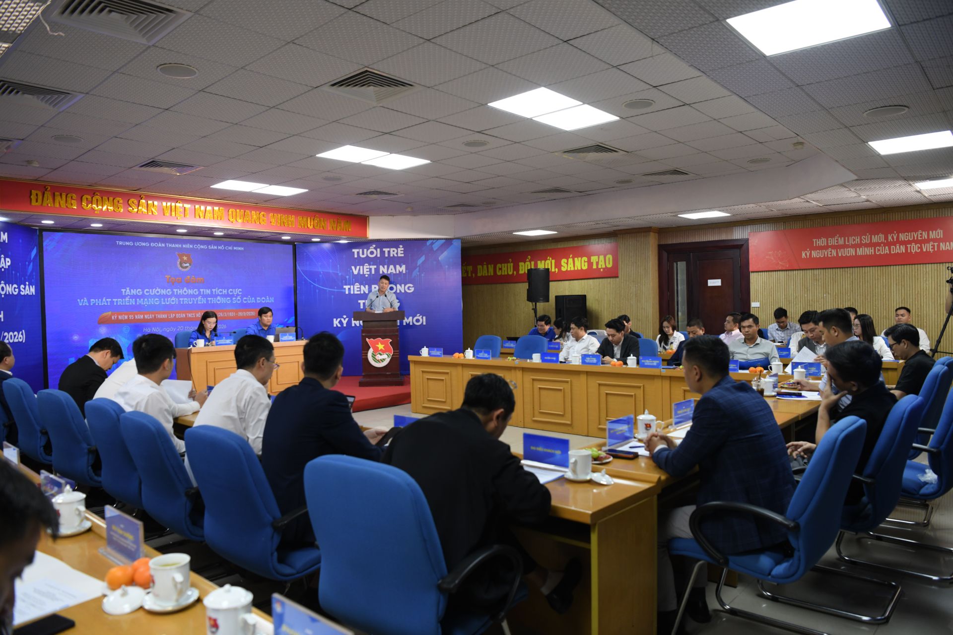 Quang cảnh tọa đ&agrave;m 