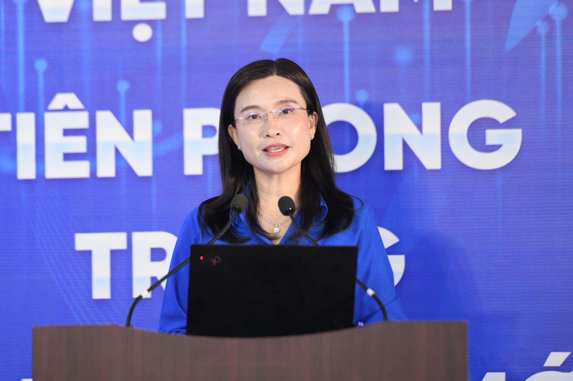 B&iacute; thư T.Ư Đo&agrave;n Nguyễn Phạm Duy Trang ph&aacute;t biểu kết luận tại tọa đ&agrave;m.