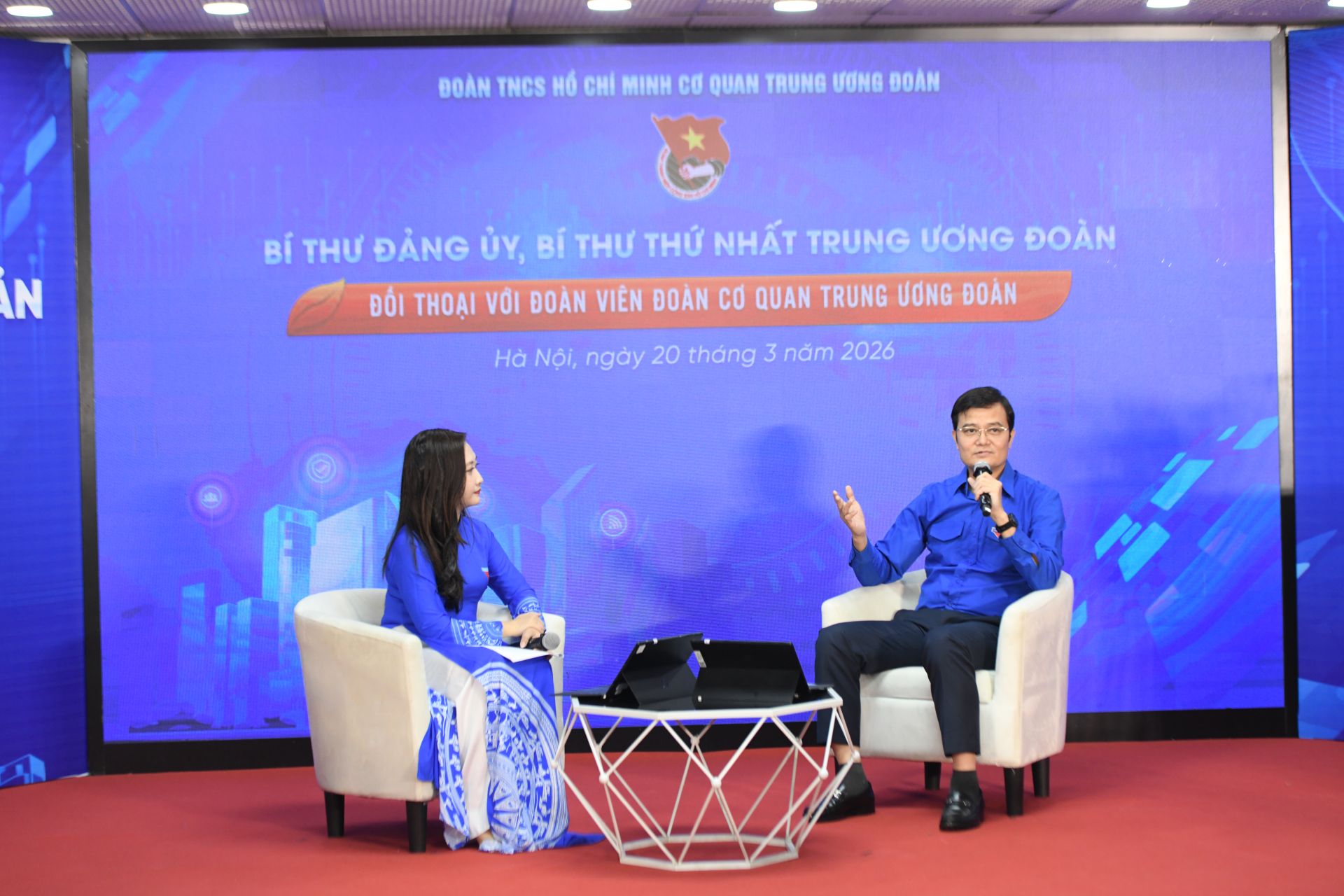 B&iacute; thư thứ nhất T.Ư Đo&agrave;n B&ugrave;i Quang Huy đối thoại c&ugrave;ng đo&agrave;n vi&ecirc;n, thanh ni&ecirc;n Đo&agrave;n Thanh ni&ecirc;n Cơ quan T.Ư Đo&agrave;n.