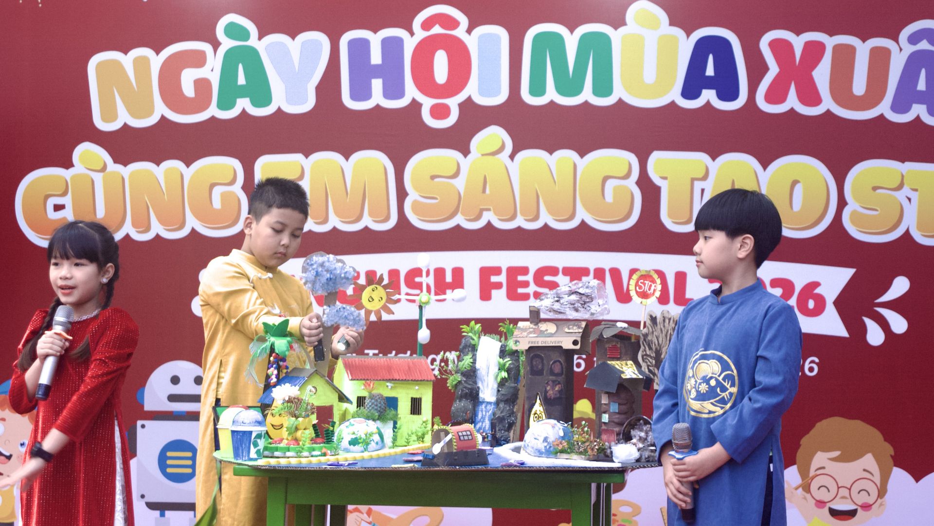 Tiểu học Quỳnh Lôi rộn ràng Ngày hội STEM